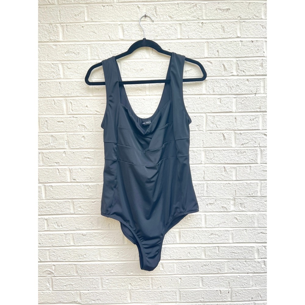 UNE PIECE Classic Square Neck One Piece Swimsuit Size 16 Black Flattering Eco